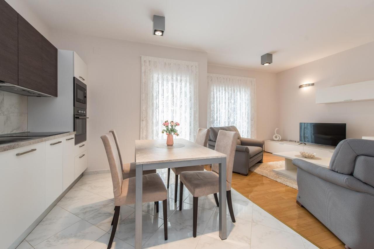 Pool Terrace Sea View Sarkic Apartman Novalja Kültér fotó