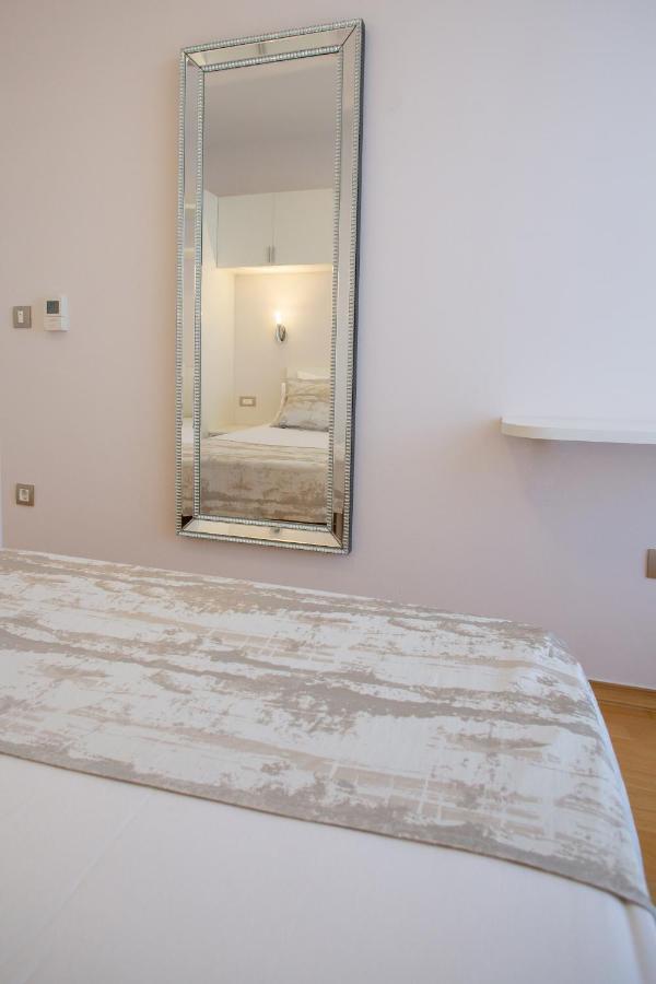 Pool Terrace Sea View Sarkic Apartman Novalja Kültér fotó
